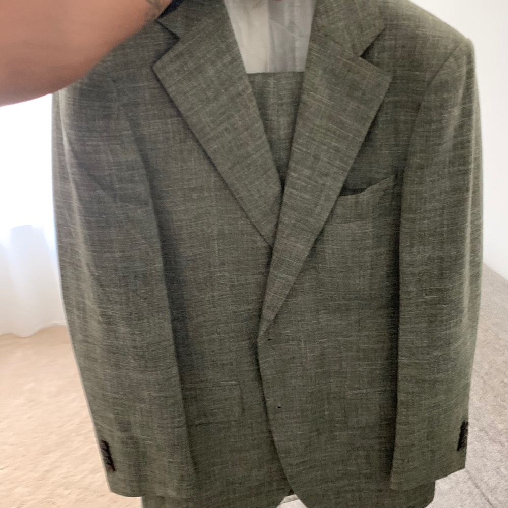 Suitsupply green linen suit